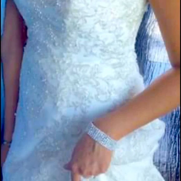 Jewel by David’s Bridal. Beautiful wedding dress!!! Off-white size 6. - Picture 1 of 6